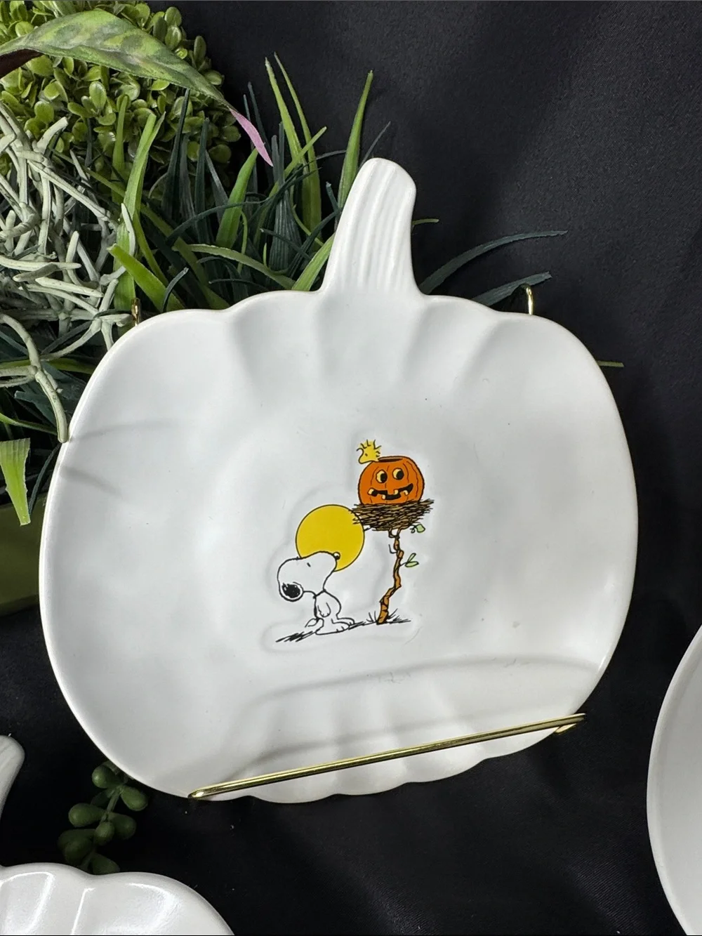 Set of 4 William Sonoma Peanuts Snoopy and the Great Pumpkin Halloween Plates